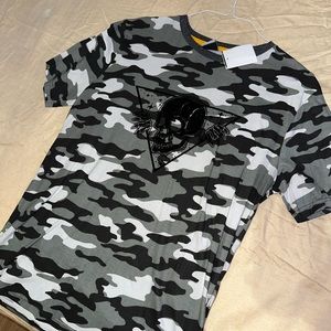 Men Graphic Grey Camo Skull shirt (size L) (NEW)